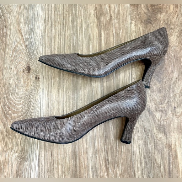 Stuart Weitzman Leather Pumps - Women's 10.5 Vintage Greige Embossed Pointed Toe - Picture 3 of 6